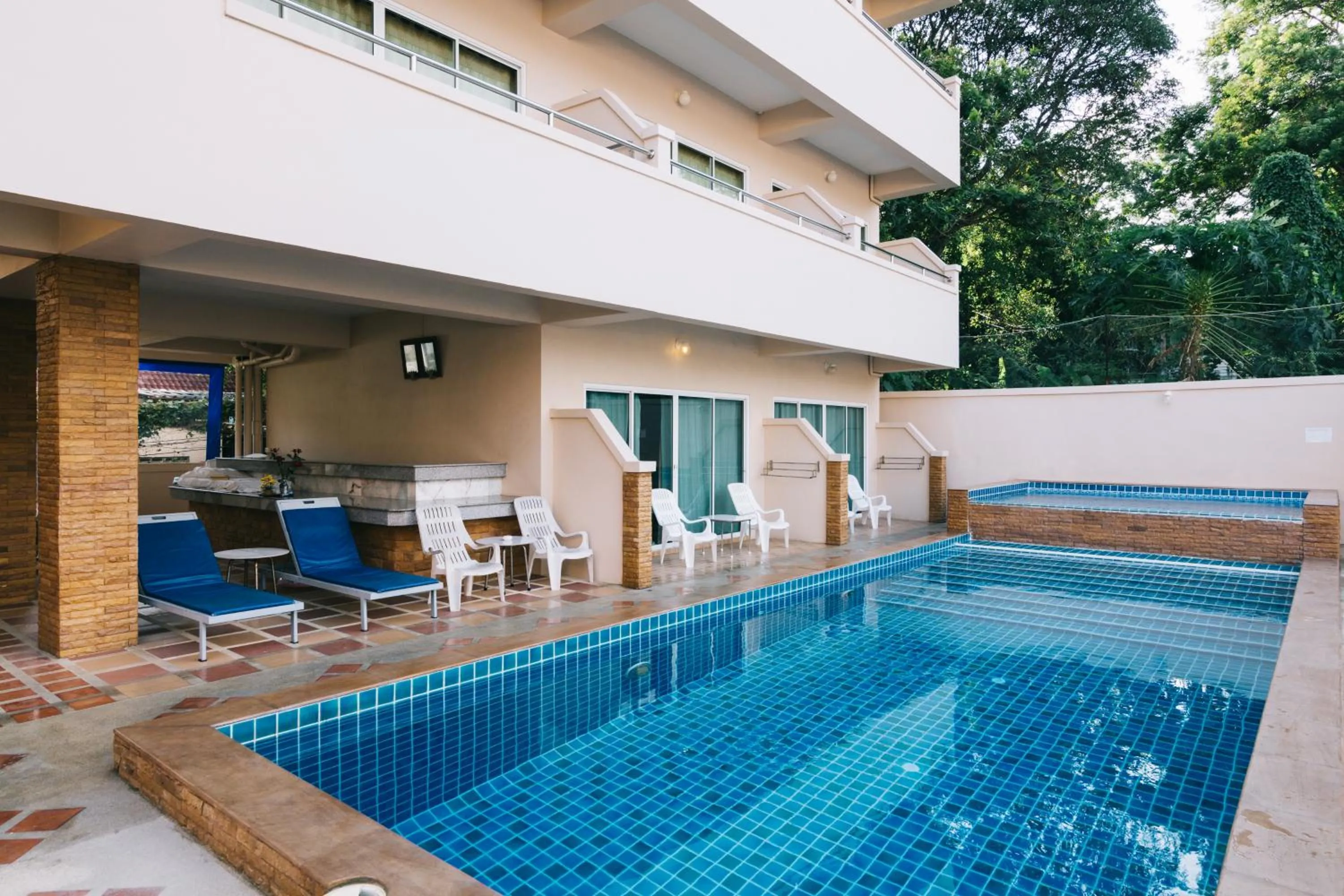 Swimming pool in Kata Sun Beach Hotel