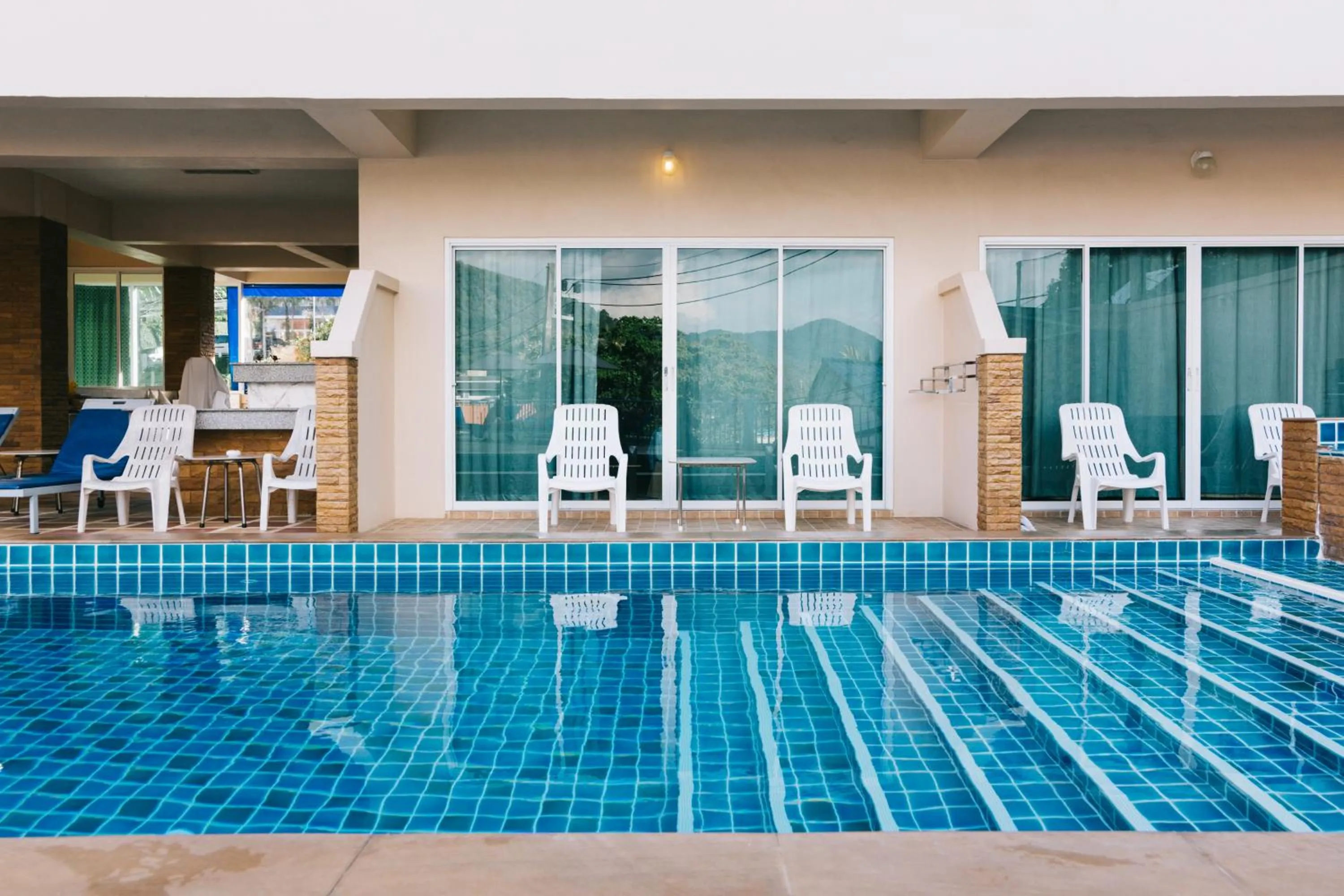 Swimming pool in Kata Sun Beach Hotel