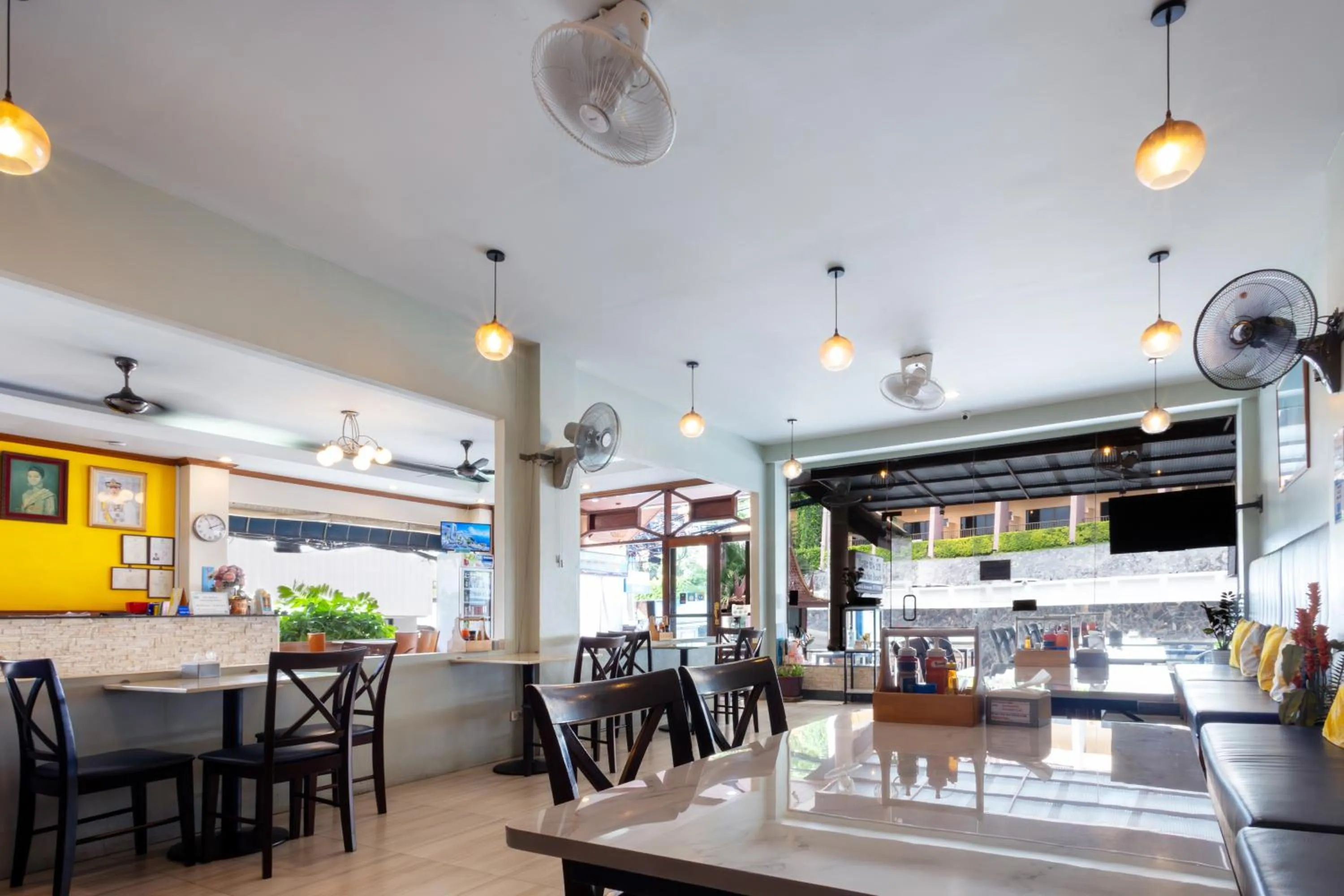 Restaurant/places to eat in Kata Sun Beach Hotel