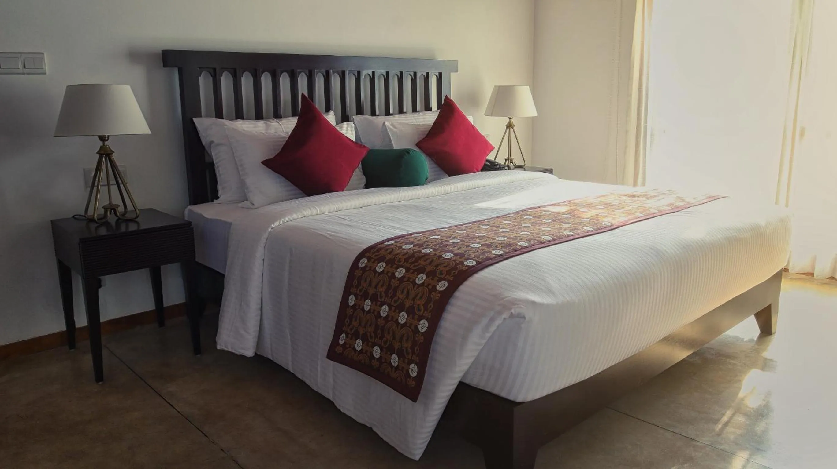 Bed in Kings Pavilion Luxury Hotel