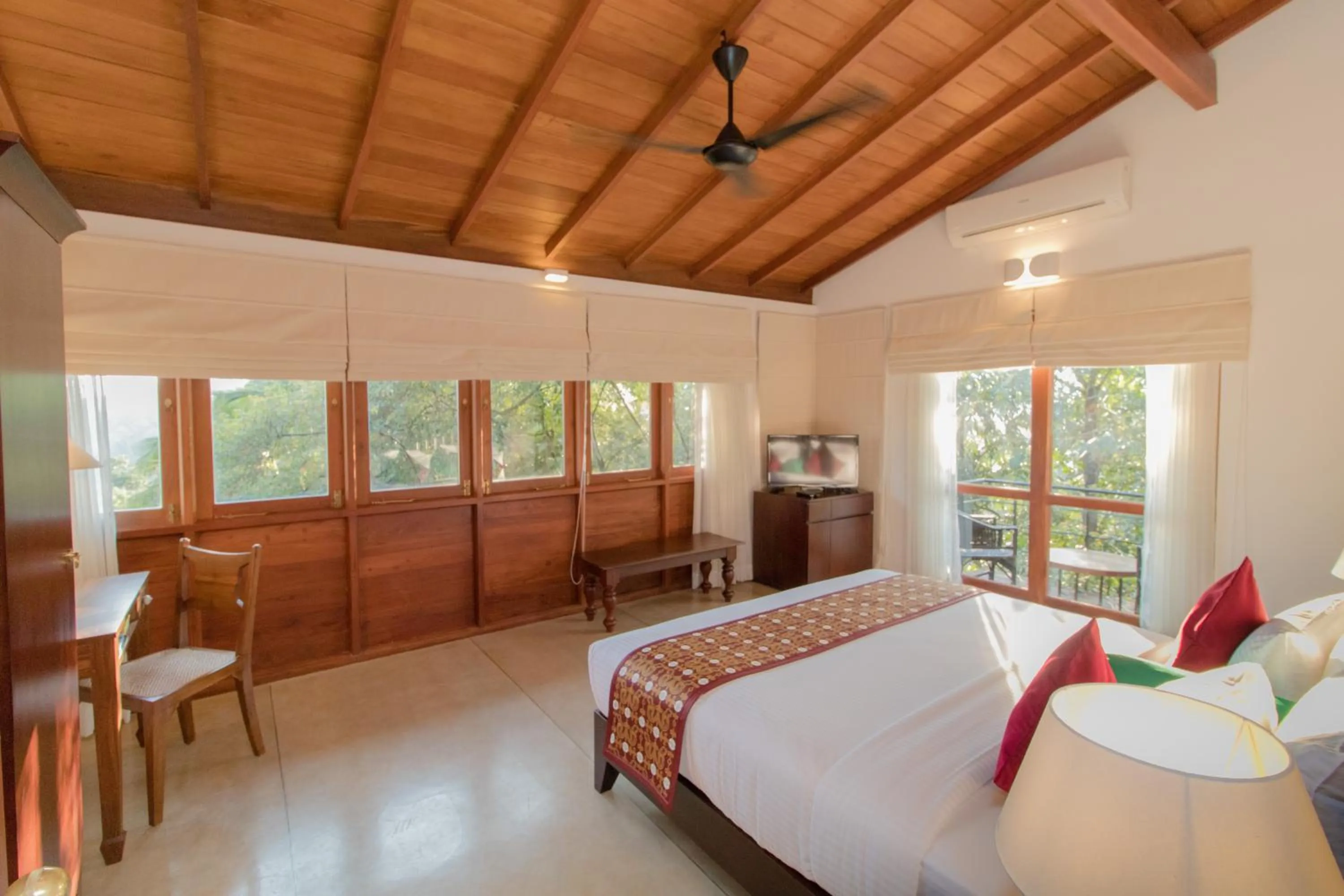 Bed in Kings Pavilion Luxury Hotel