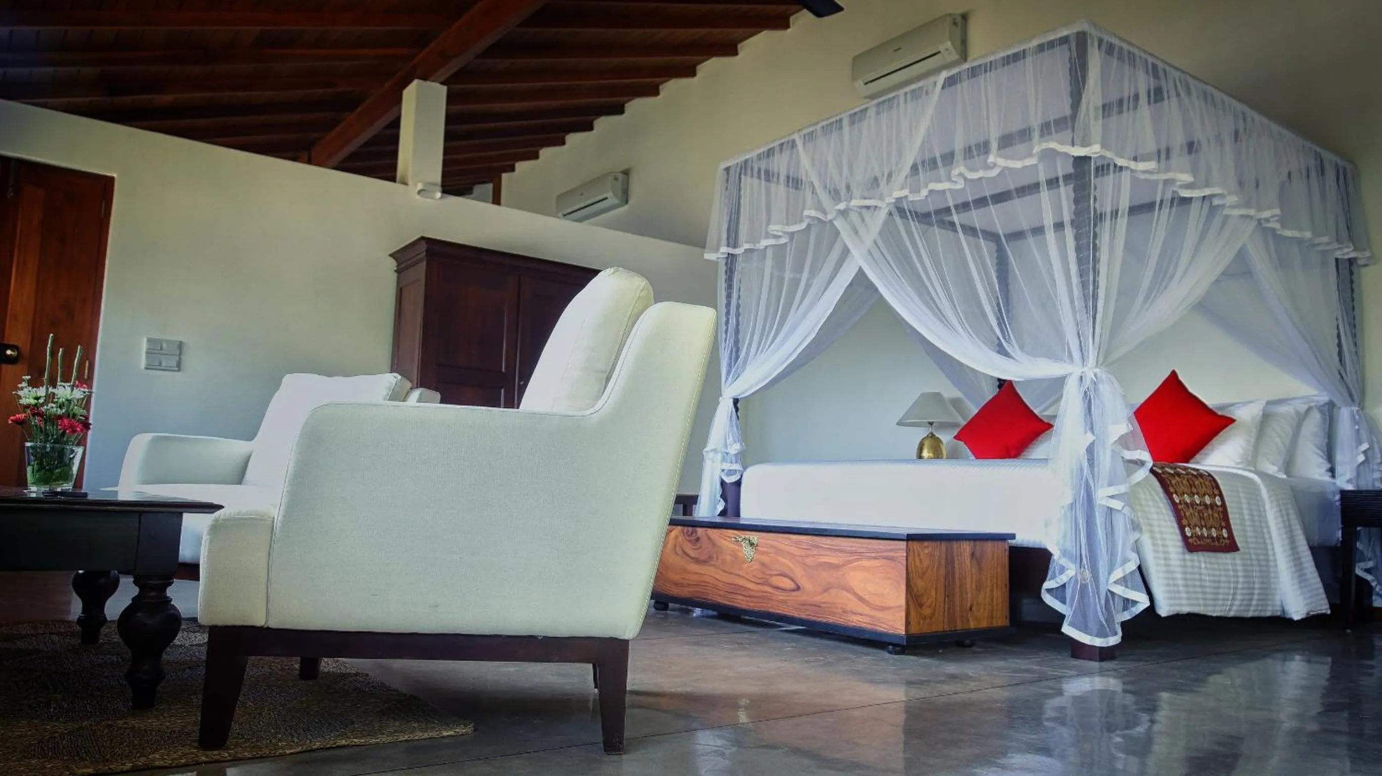 Photo of the whole room in Kings Pavilion Luxury Hotel