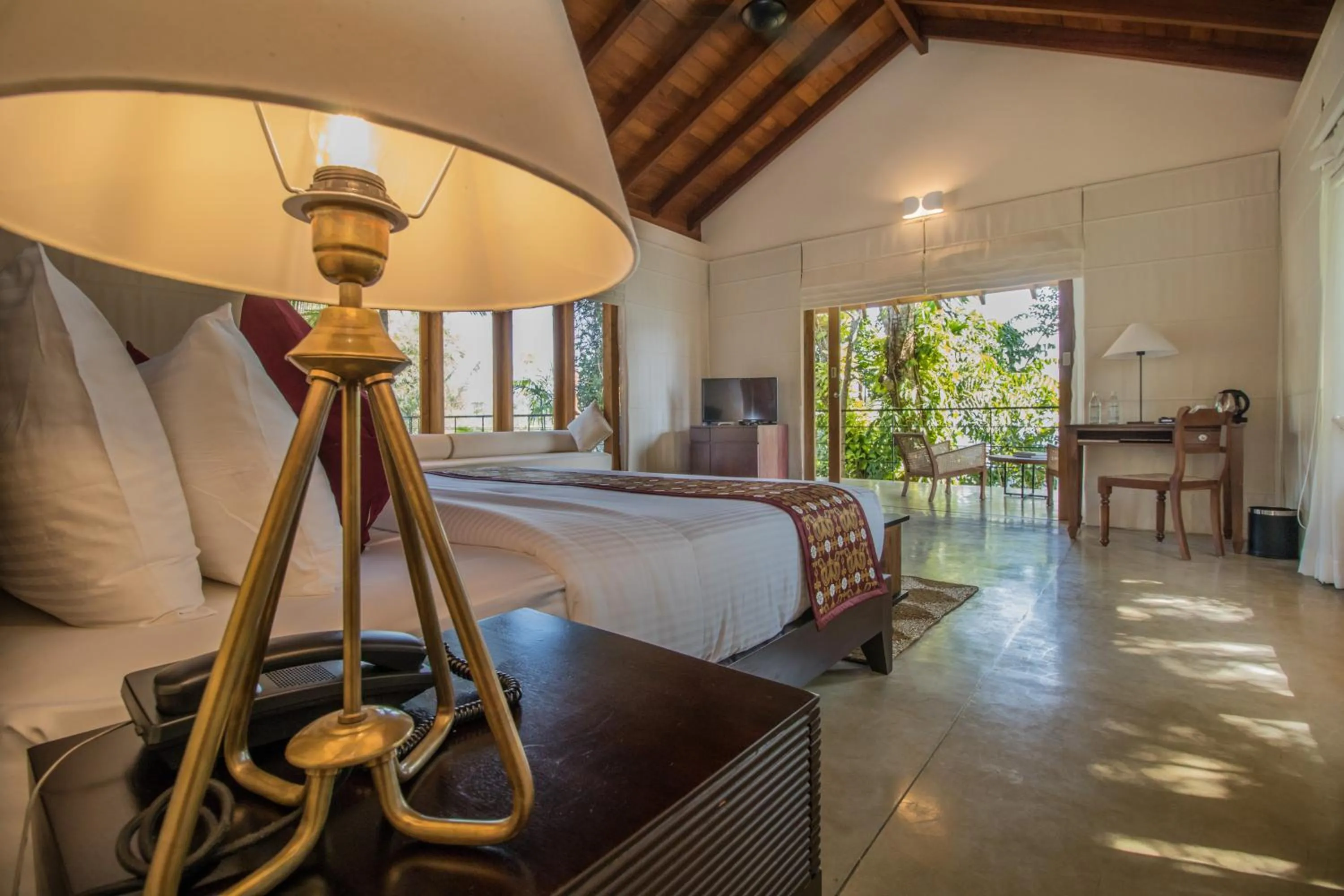 Bed in Kings Pavilion Luxury Hotel