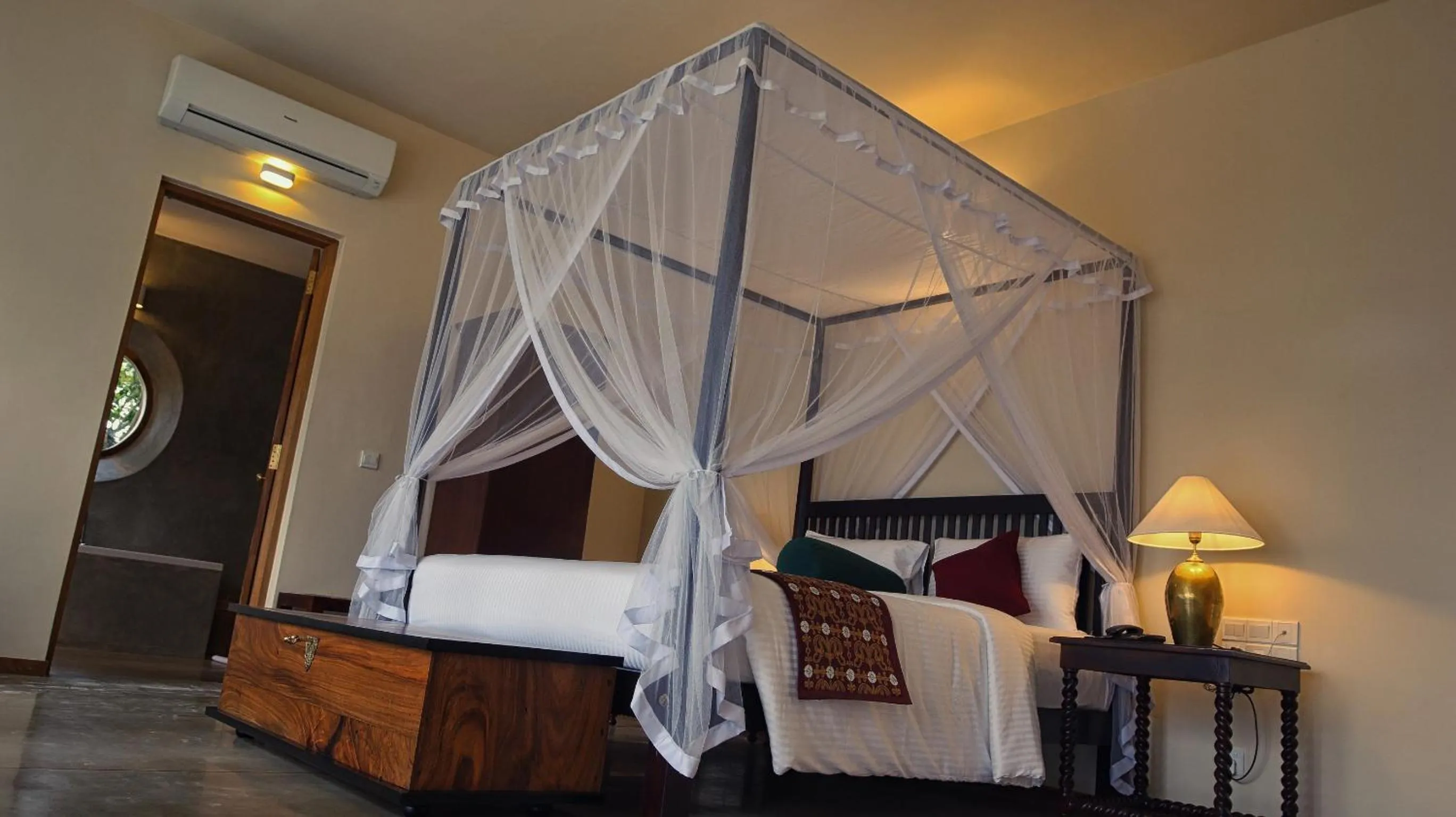 Bed in Kings Pavilion Luxury Hotel