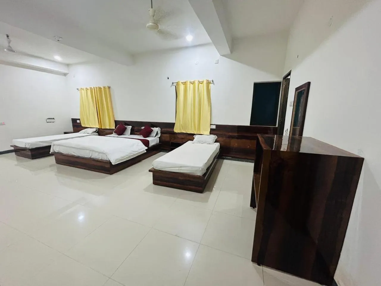 Coffee/tea facilities, Bed in Hotel Maurya Vihar Bodhgaya