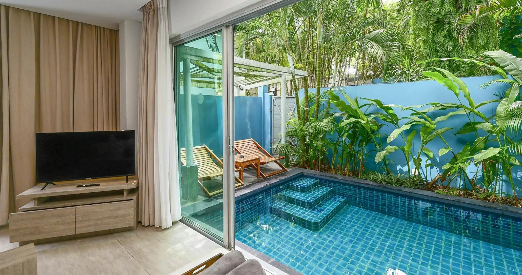 Swimming pool in Villa Sonata Phuket