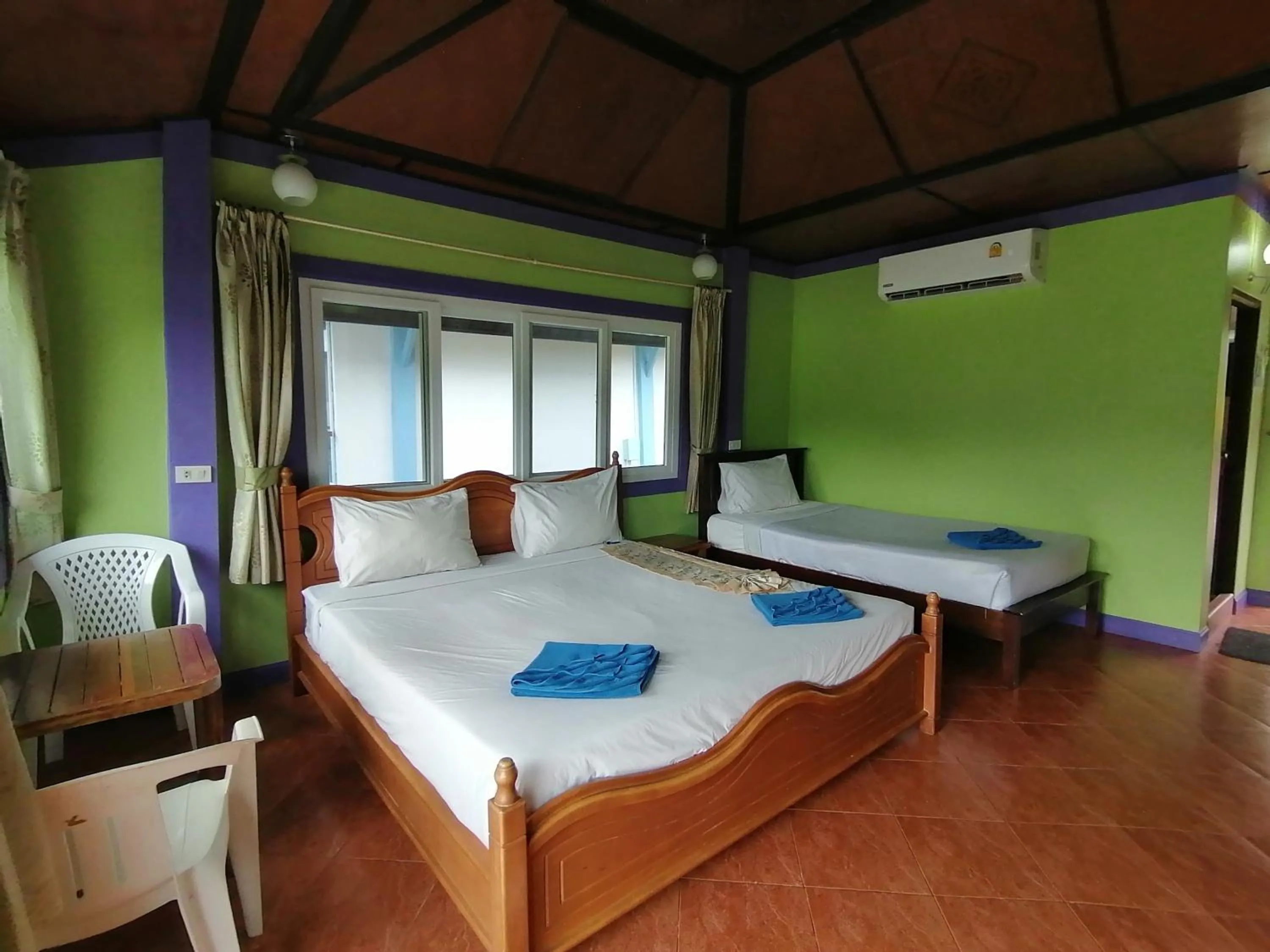 Bed in Phi Phi View Point Resort