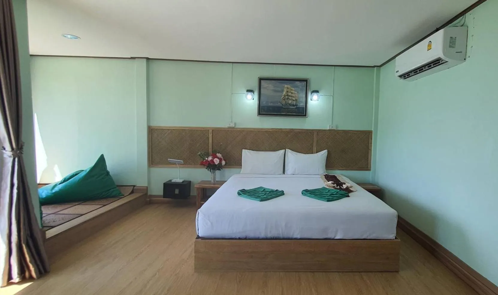 Bed in Phi Phi View Point Resort