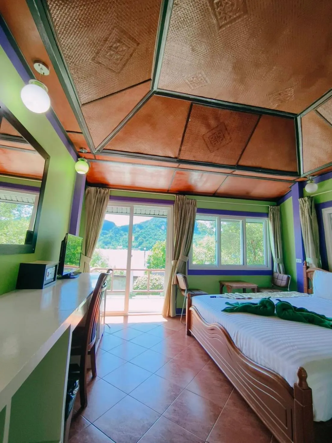 Bed in Phi Phi View Point Resort