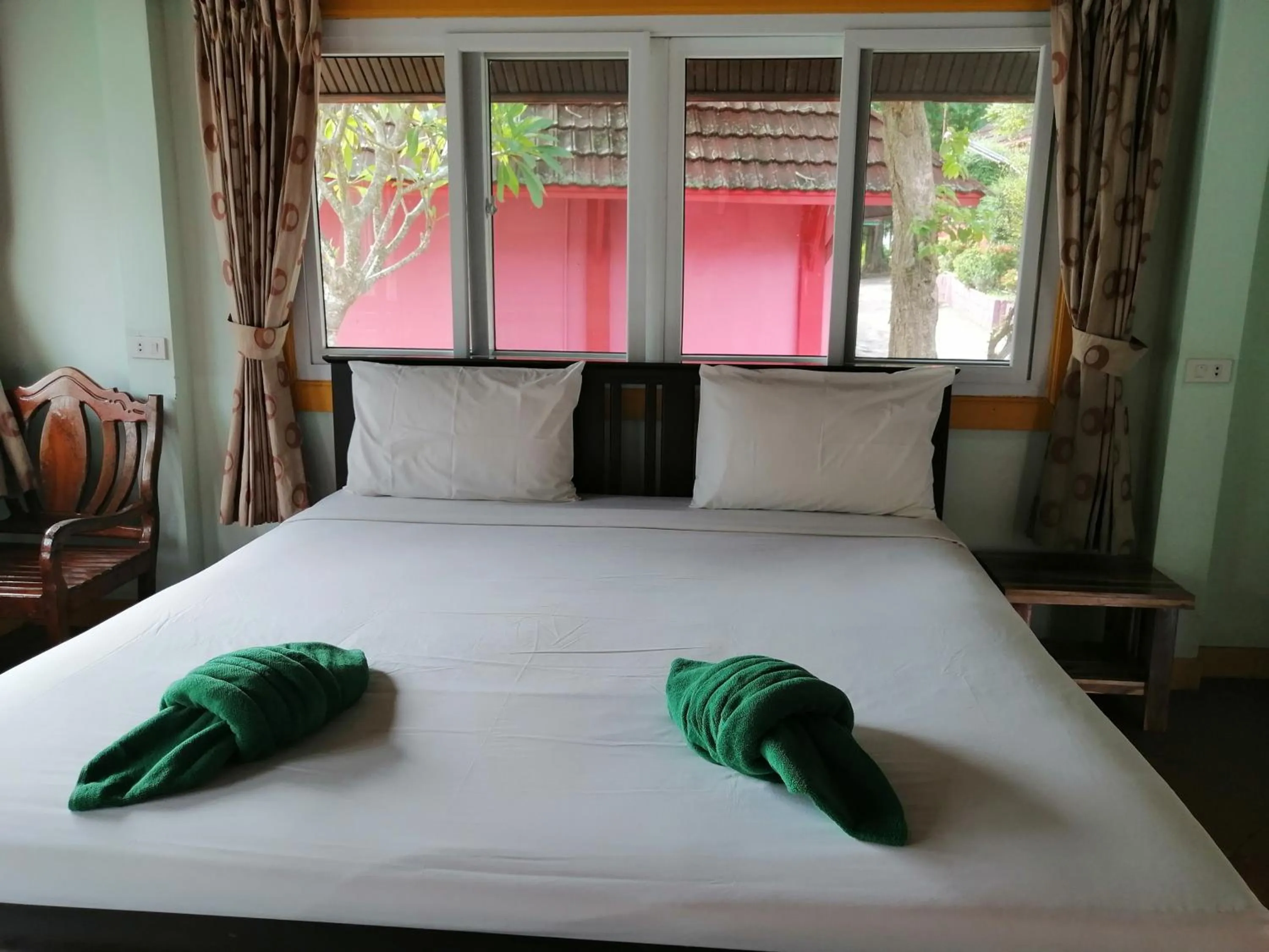 Bed in Phi Phi View Point Resort