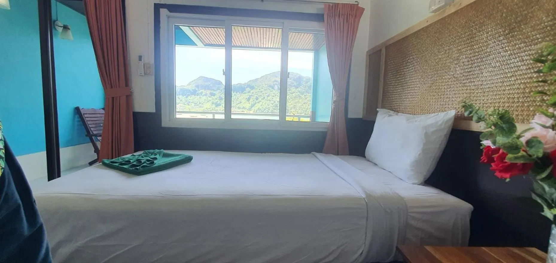 Bed in Phi Phi View Point Resort