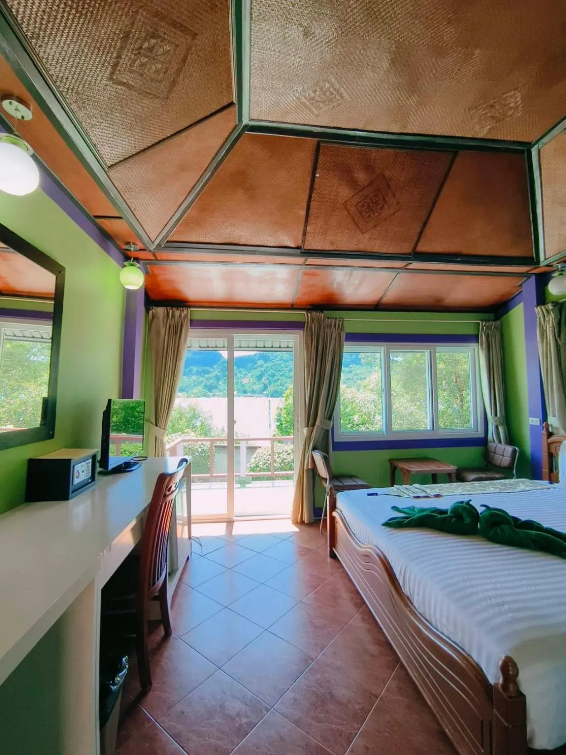 Bed in Phi Phi View Point Resort