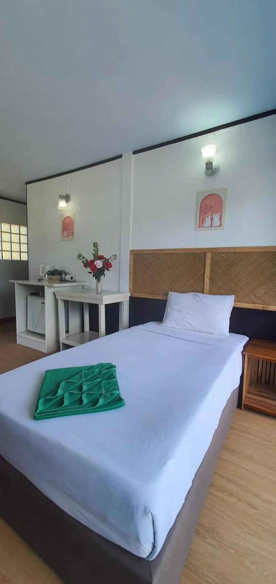Bed in Phi Phi View Point Resort