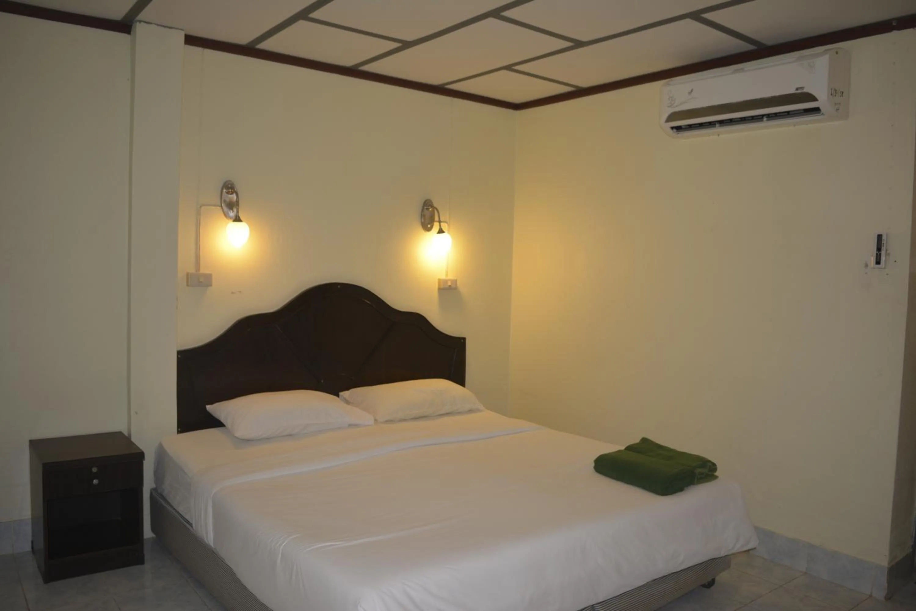 Bedroom, Bed in Phi Phi View Point Resort