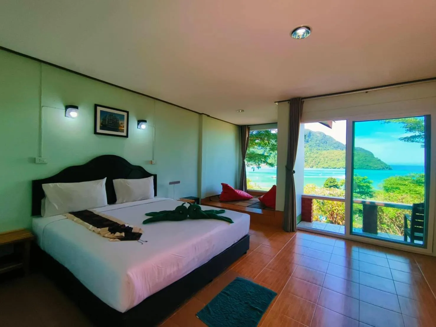 Bed in Phi Phi View Point Resort