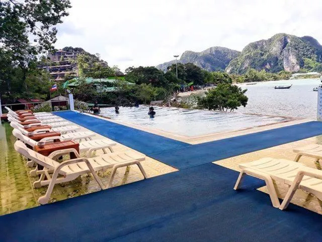 Swimming pool in Phi Phi View Point Resort