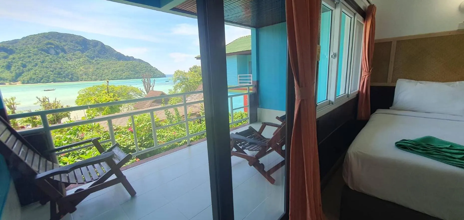 Bed in Phi Phi View Point Resort