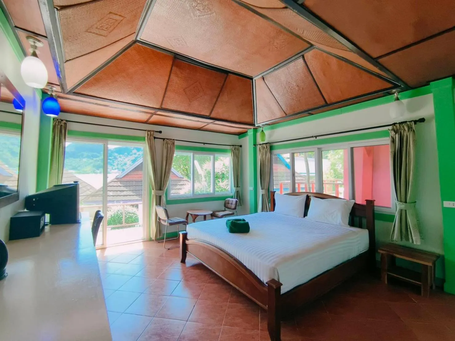 Bed in Phi Phi View Point Resort