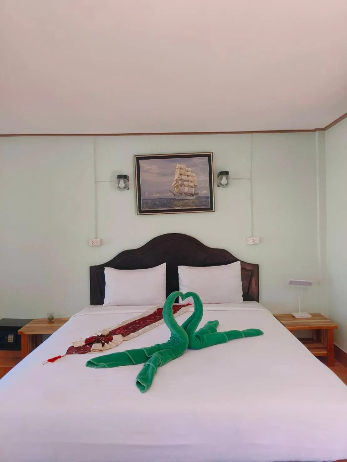 Bed in Phi Phi View Point Resort