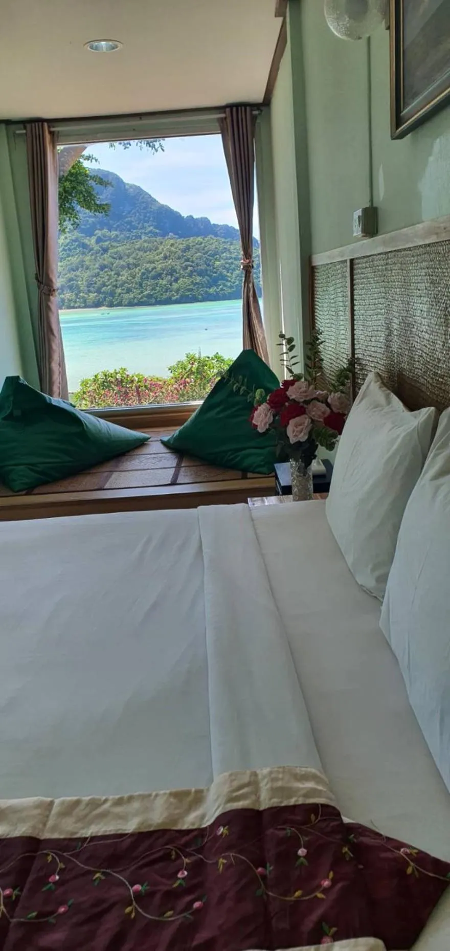 Bed in Phi Phi View Point Resort