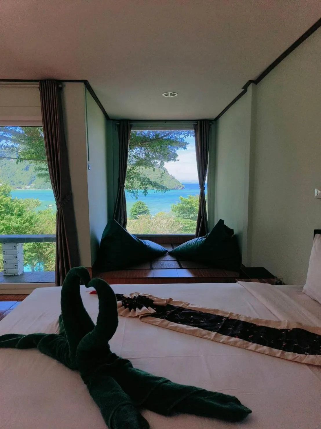 Bed in Phi Phi View Point Resort