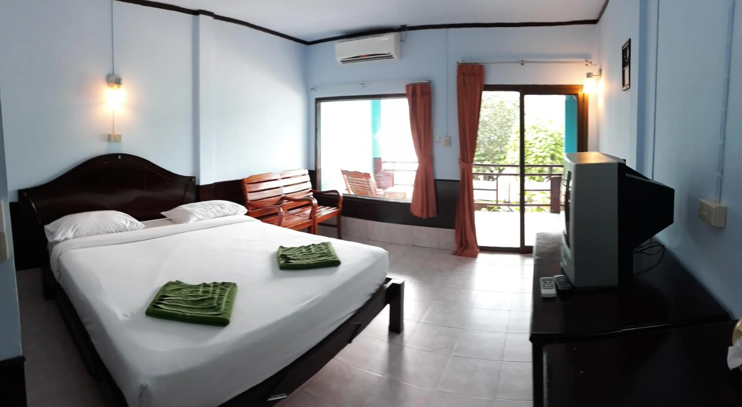 Bed in Phi Phi View Point Resort