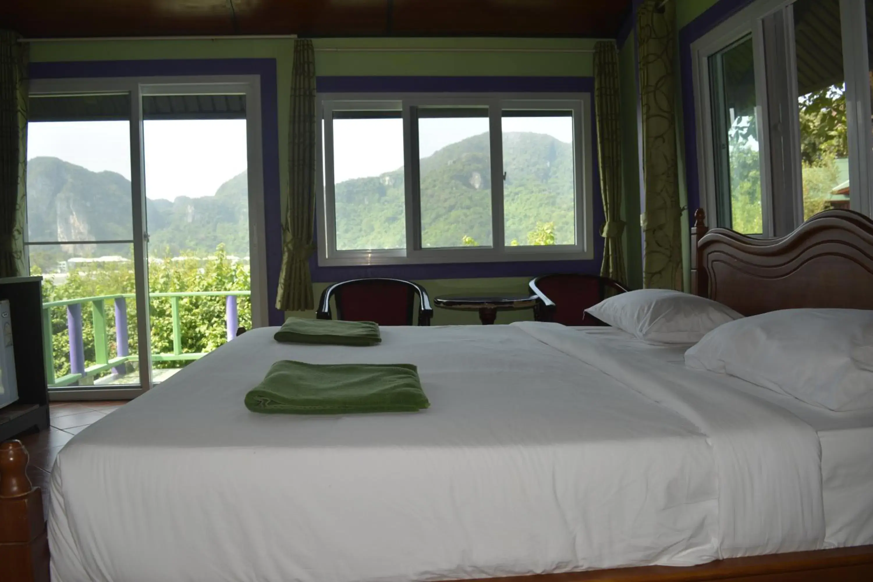 Bedroom, Bed in Phi Phi View Point Resort Bedroom, Bed in Phi Phi View Point Resort