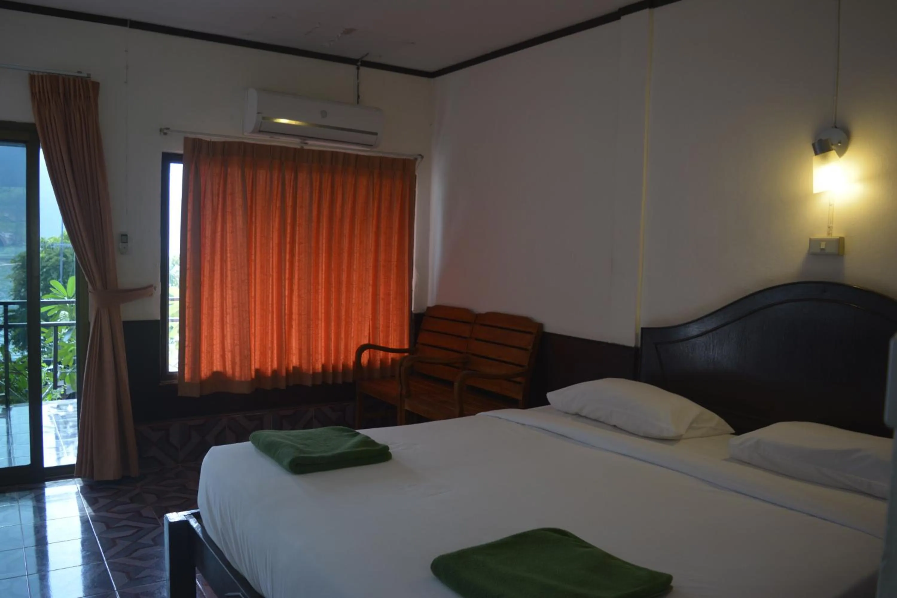 Bedroom, Bed in Phi Phi View Point Resort