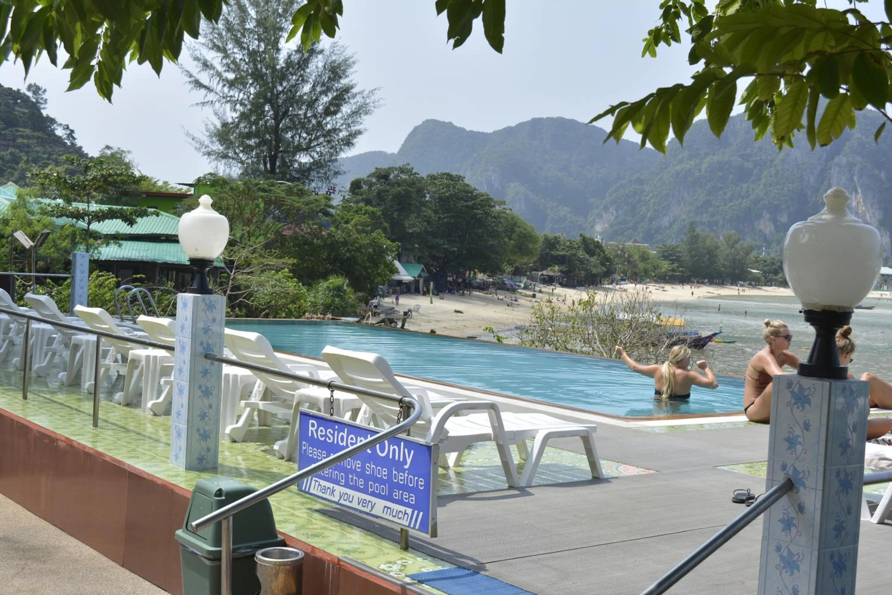 Swimming pool in Phi Phi View Point Resort