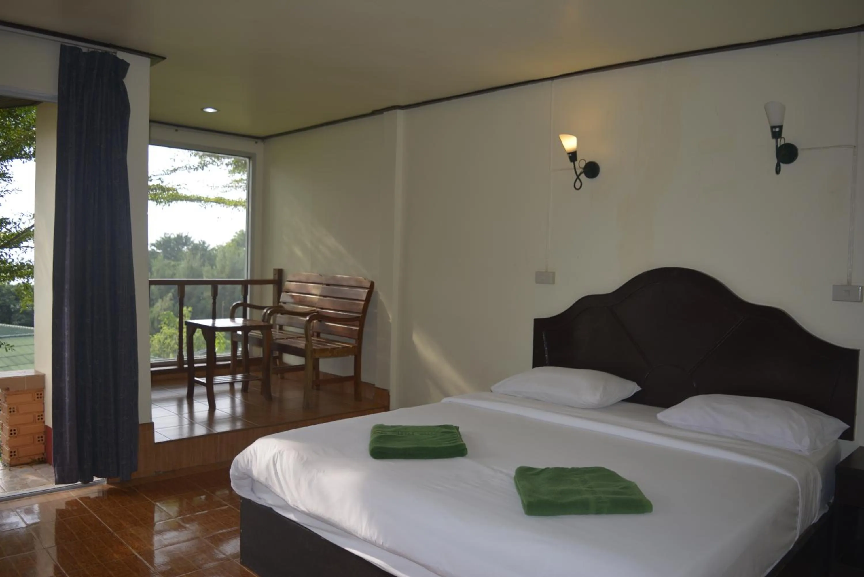 Bedroom, Bed in Phi Phi View Point Resort