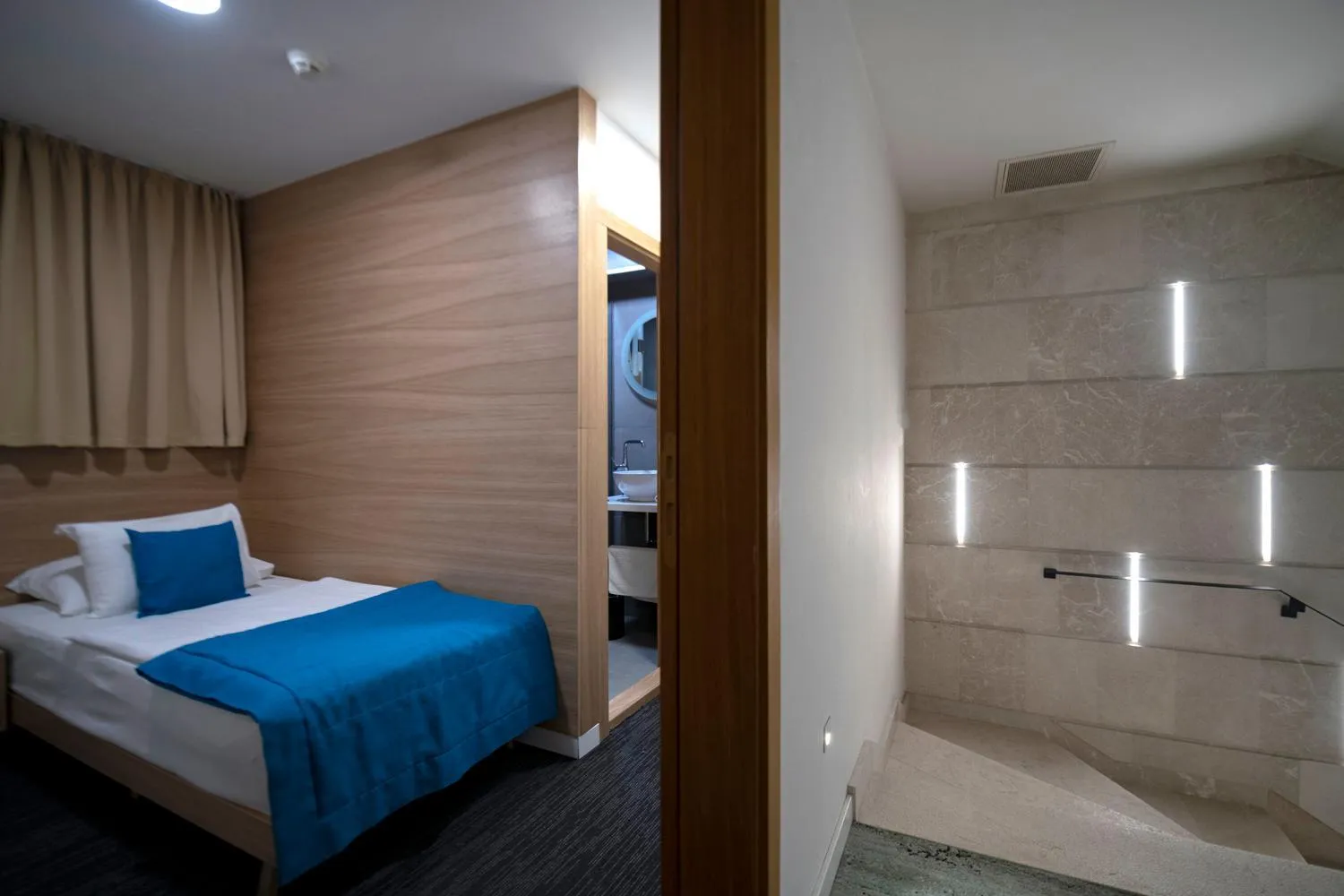 Bedroom, Bed in Hotel Sana