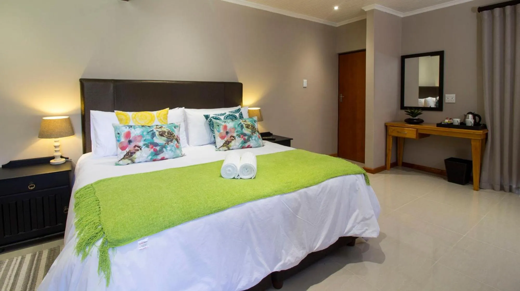 Photo of the whole room, Bed in Tsitsikamma Manor