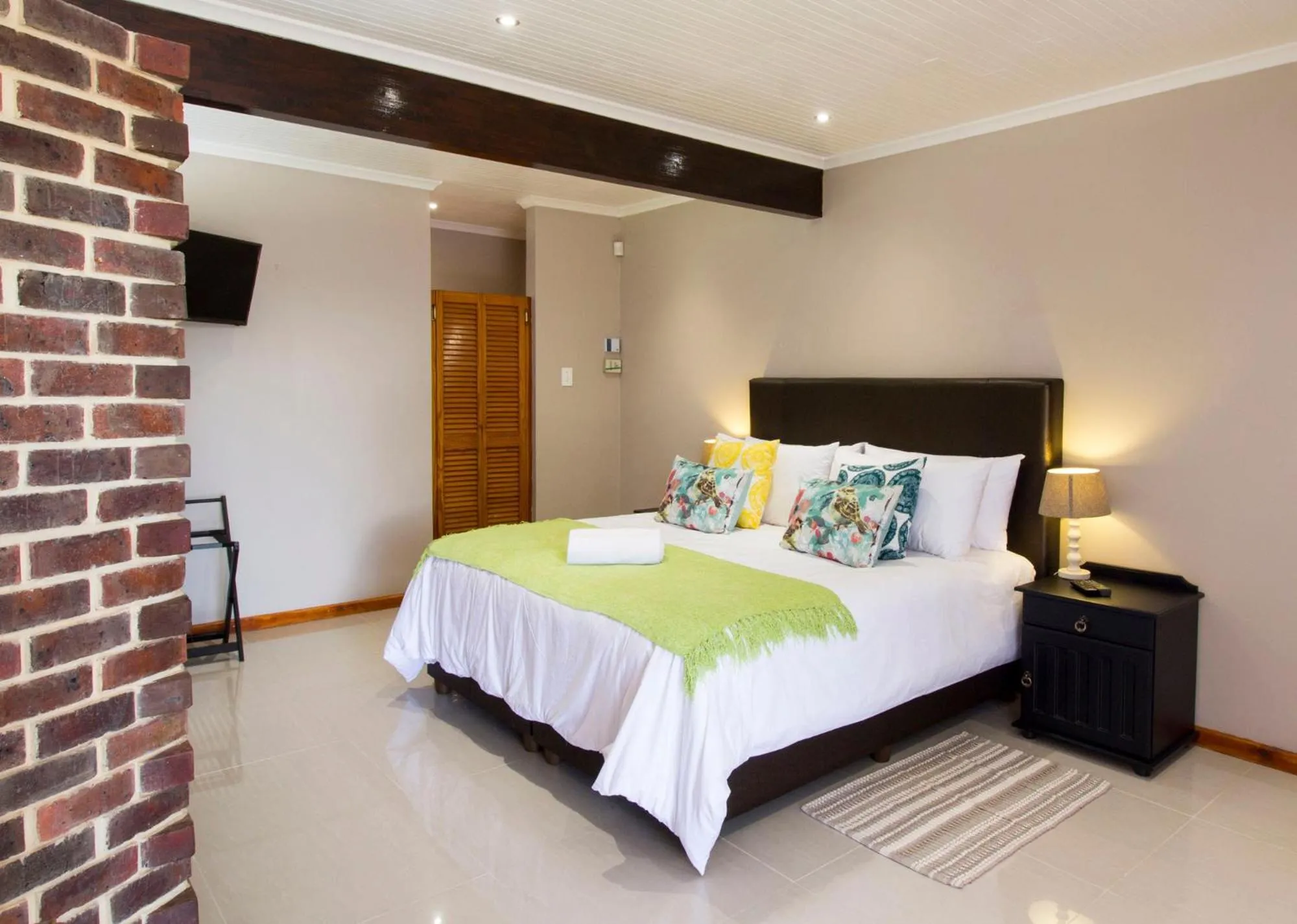 Photo of the whole room, Bed in Tsitsikamma Manor