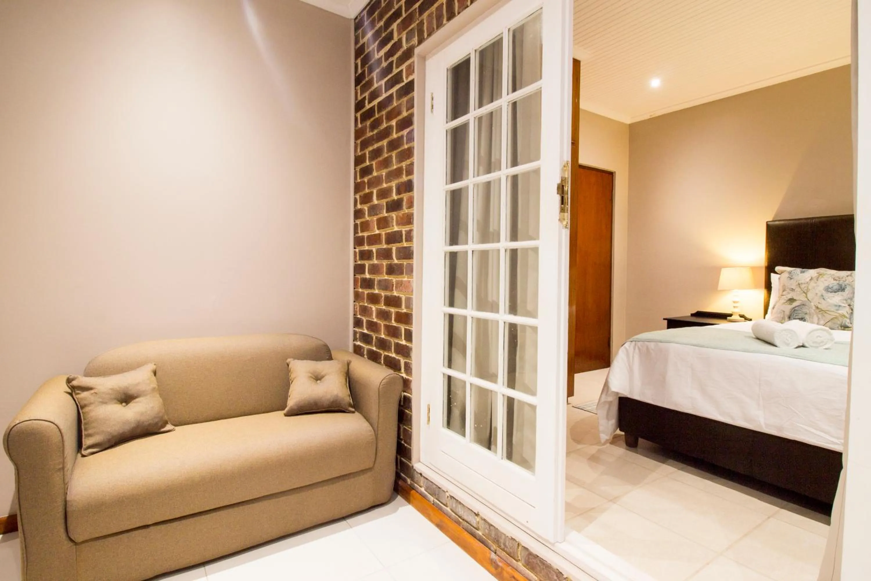 Photo of the whole room, Bed in Tsitsikamma Manor