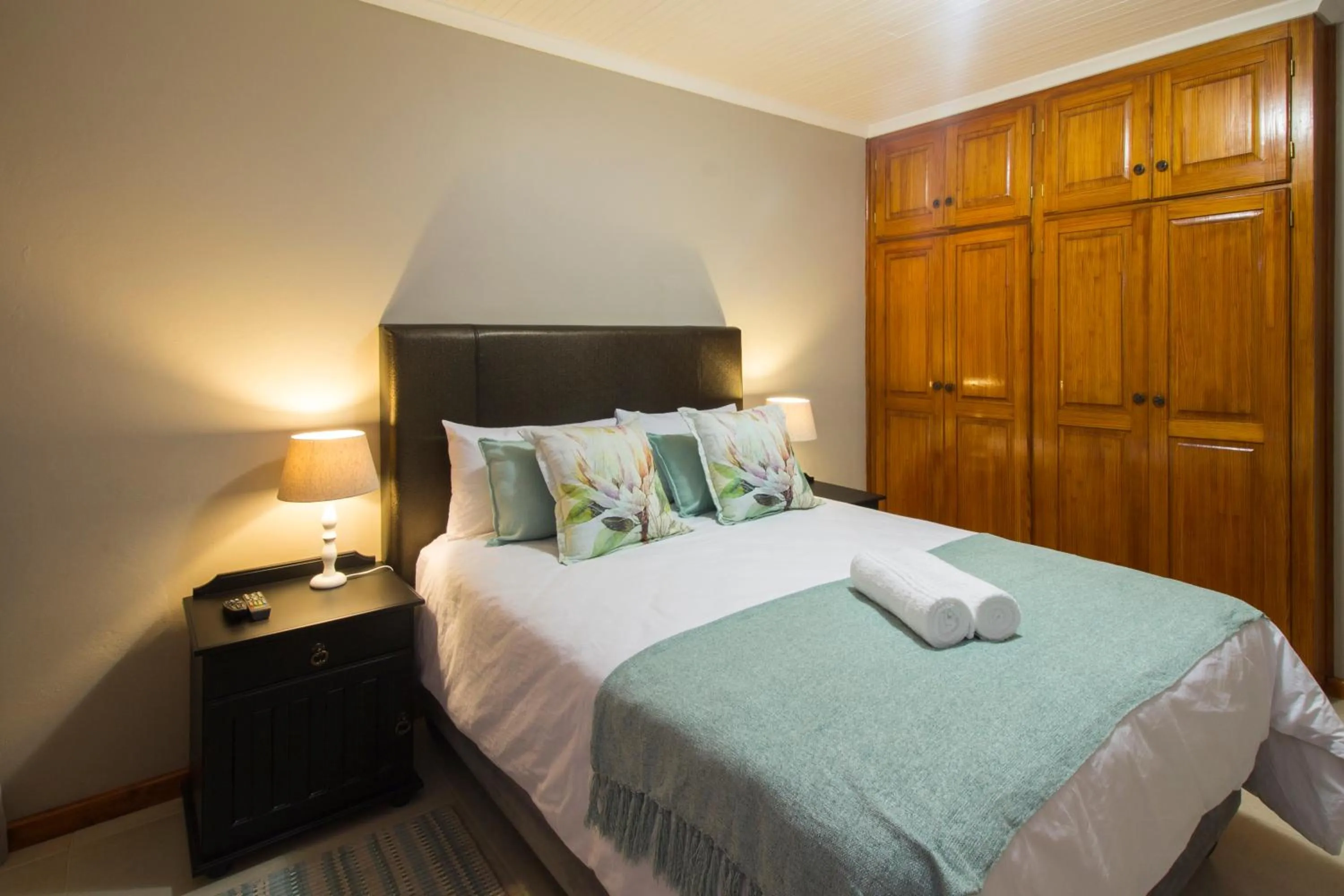 Photo of the whole room, Bed in Tsitsikamma Manor