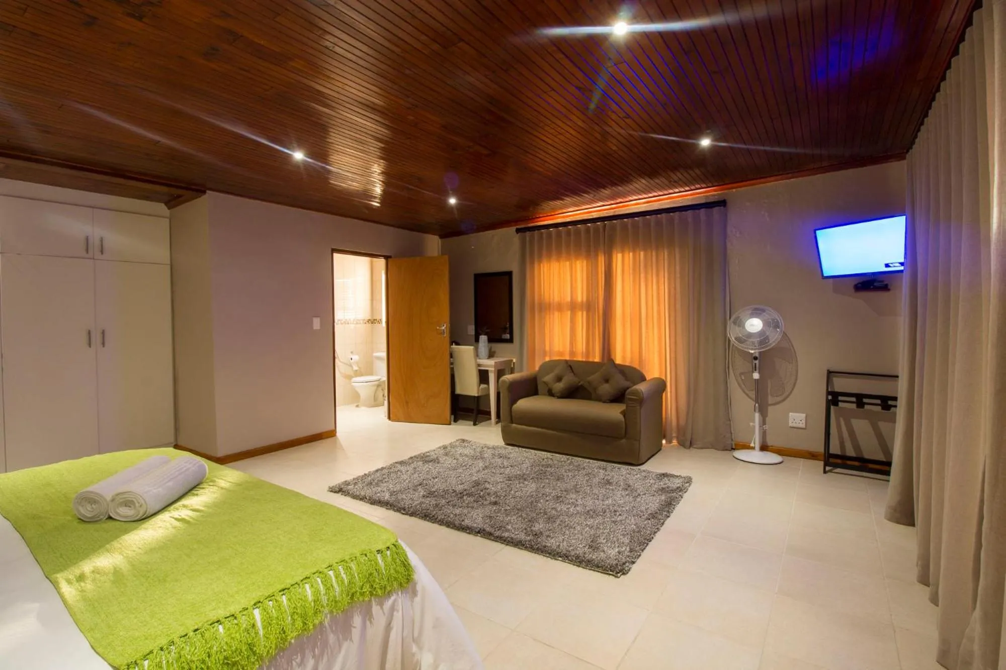 Photo of the whole room, Bed in Tsitsikamma Manor