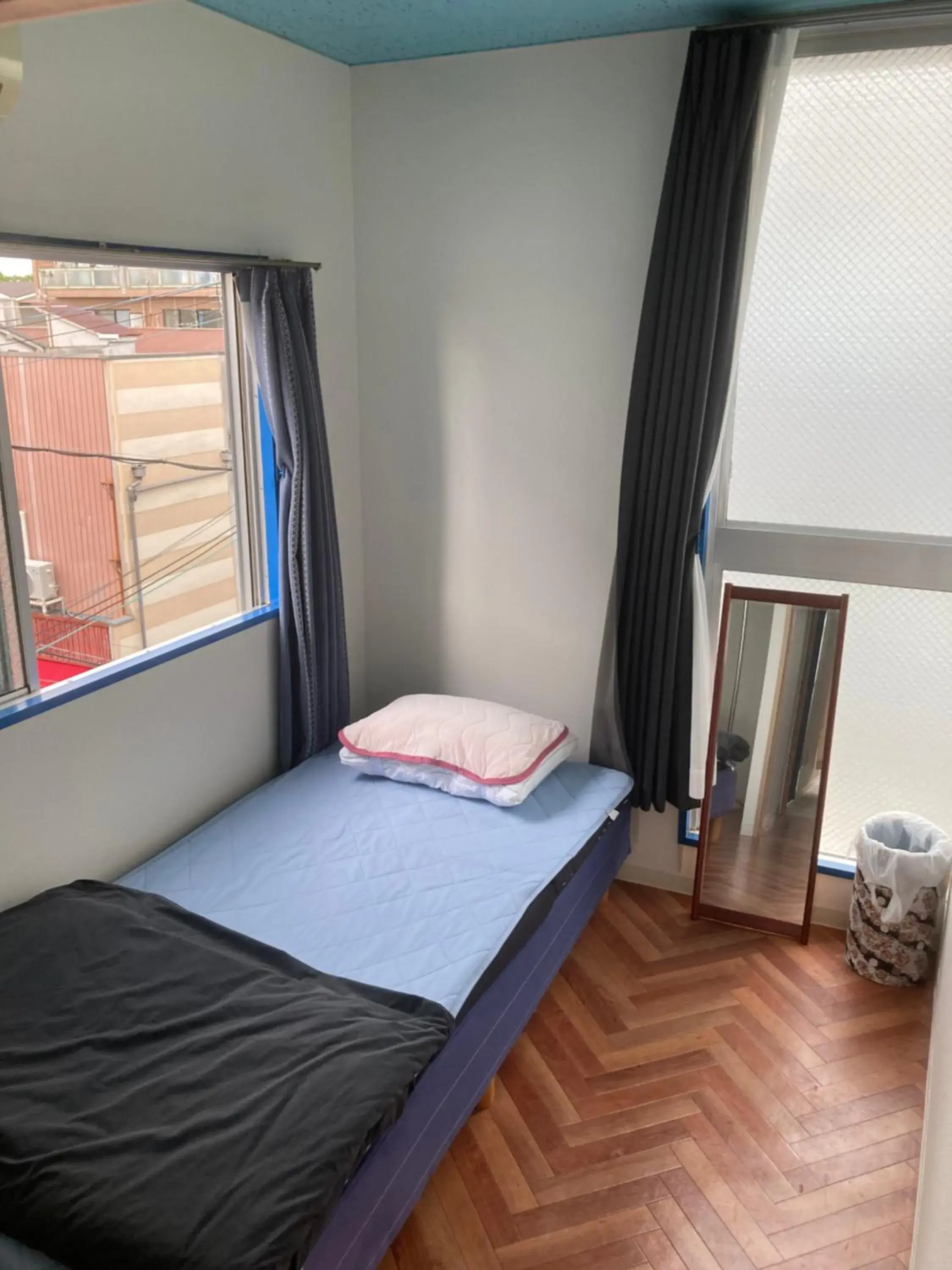 Single Room with Shared Shower and Toilet - single occupancy in Music Uni Street Backpacker's Hostel Single Room with Shared Shower and Toilet - single occupancy in Music Uni Street Backpacker's Hostel