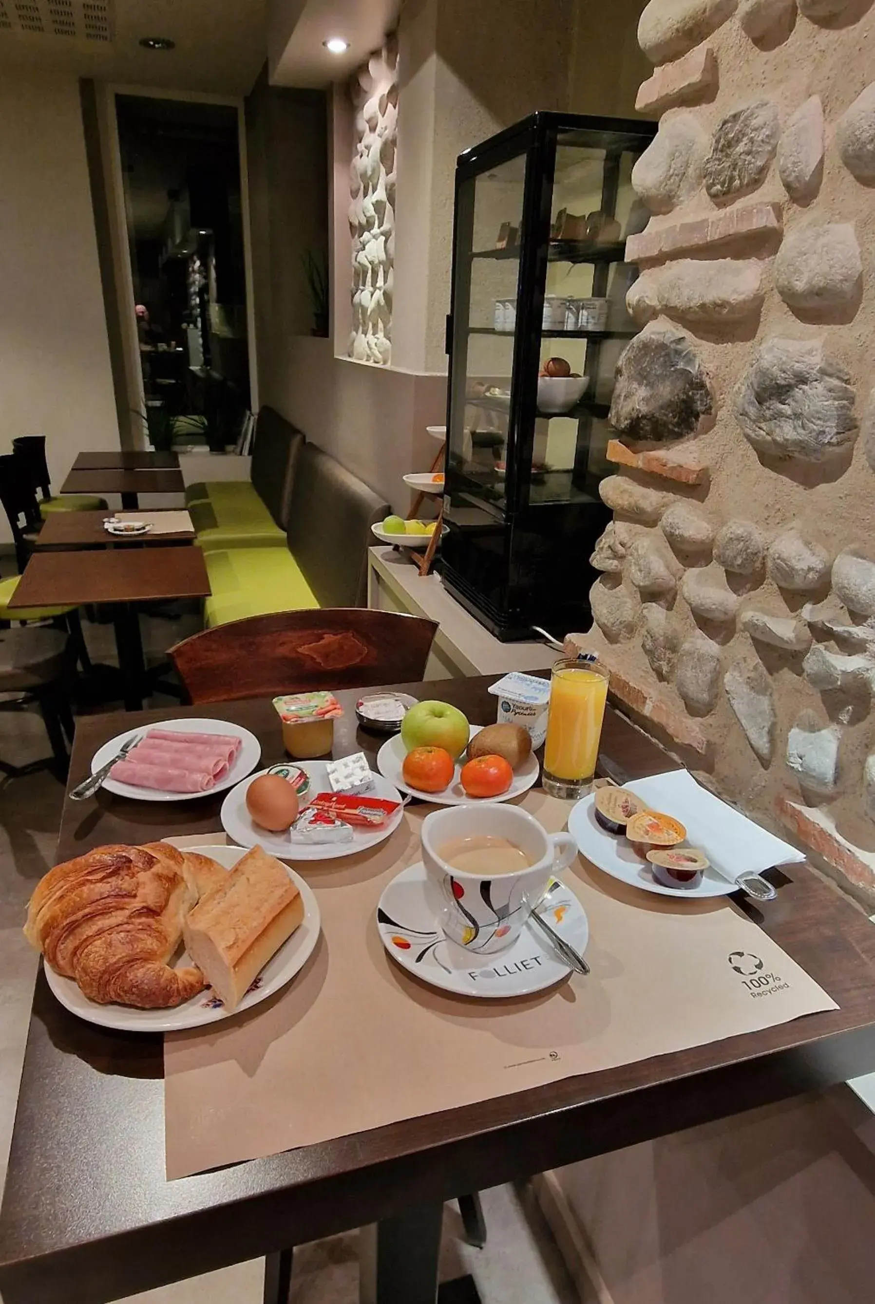 Breakfast in Cit'Hotel de la Marne Breakfast in Cit'Hotel de la Marne