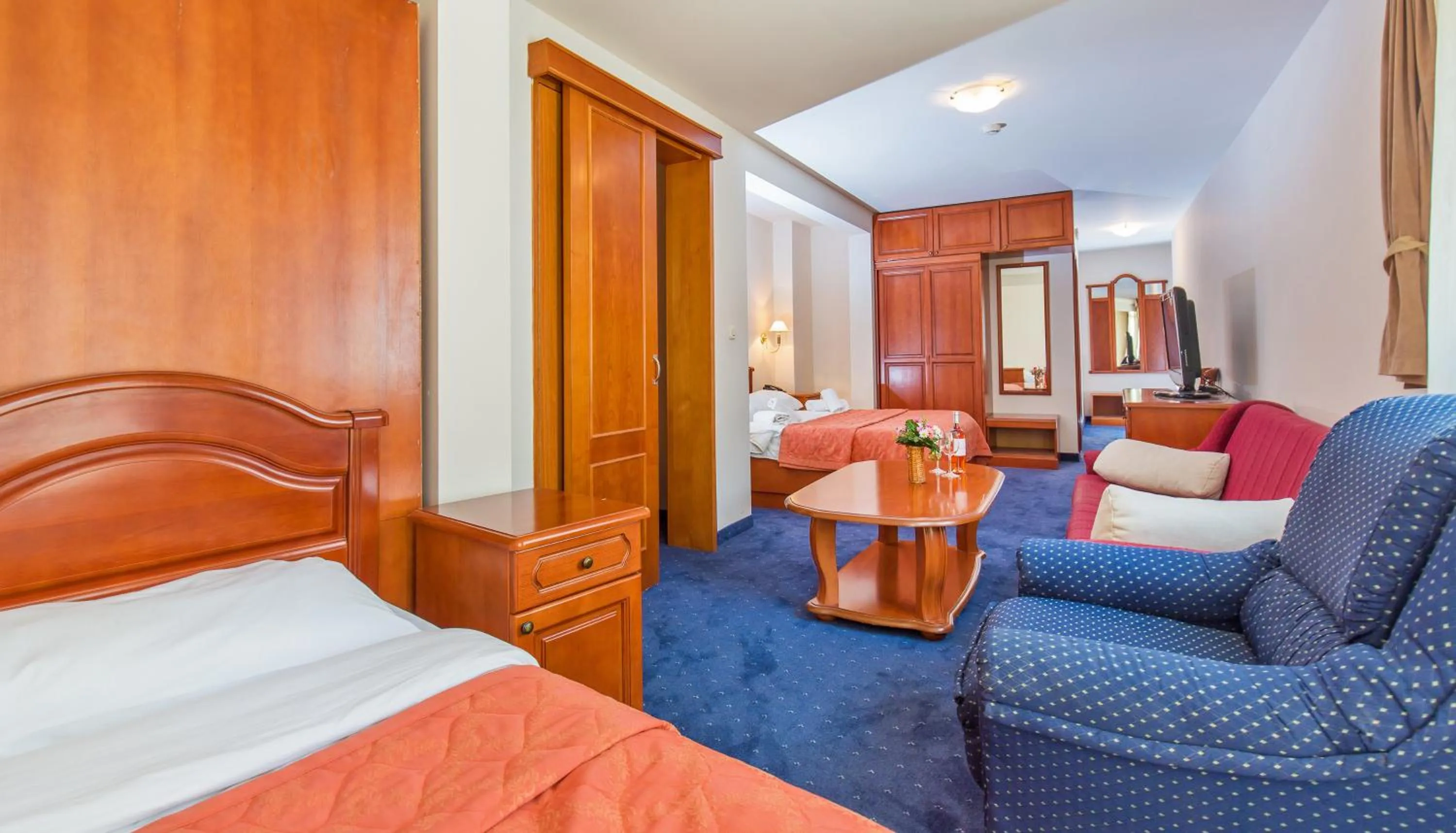 Living room, Bed in Hotel Dubrovnik