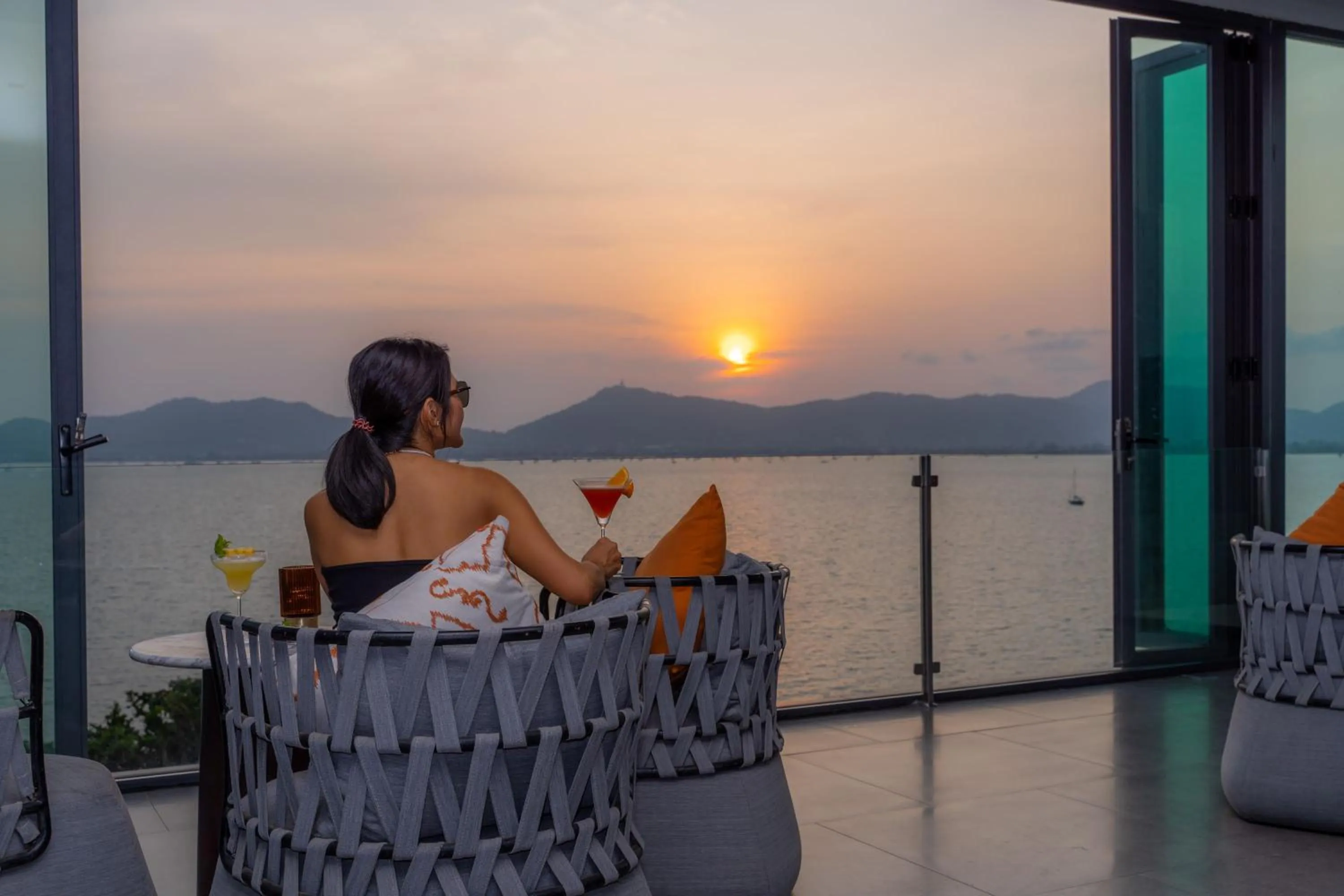Lounge or bar in My Beach Resort Phuket, Panwa Beach