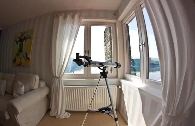 Photo of the whole room, Bed in Strandhaus Edersee Nr 12 - Kaminzimmer, Seeblick, Badestrand, Seeterrasse