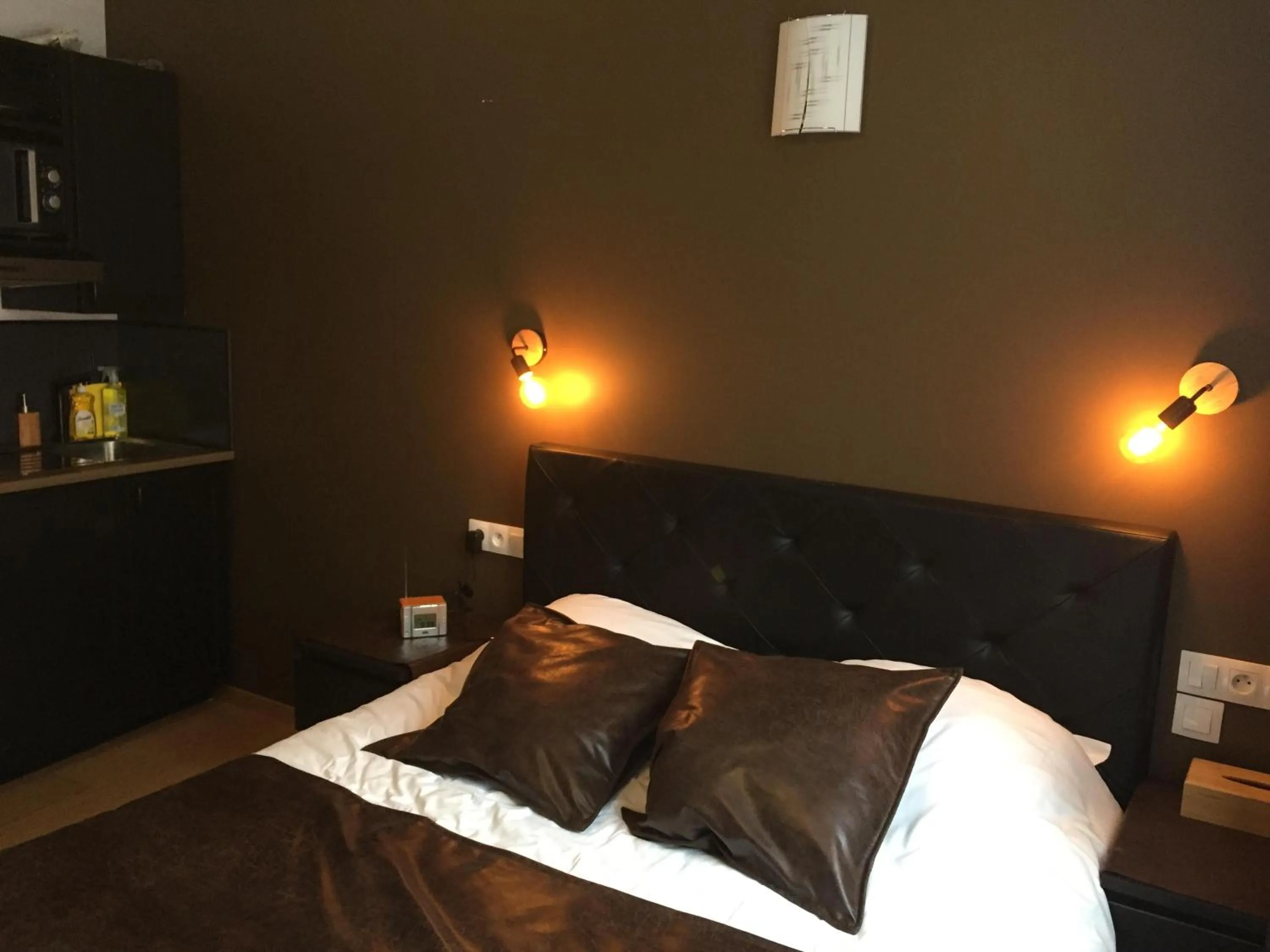 Bedroom, Bed in Appart'hôtel et chambres Lens