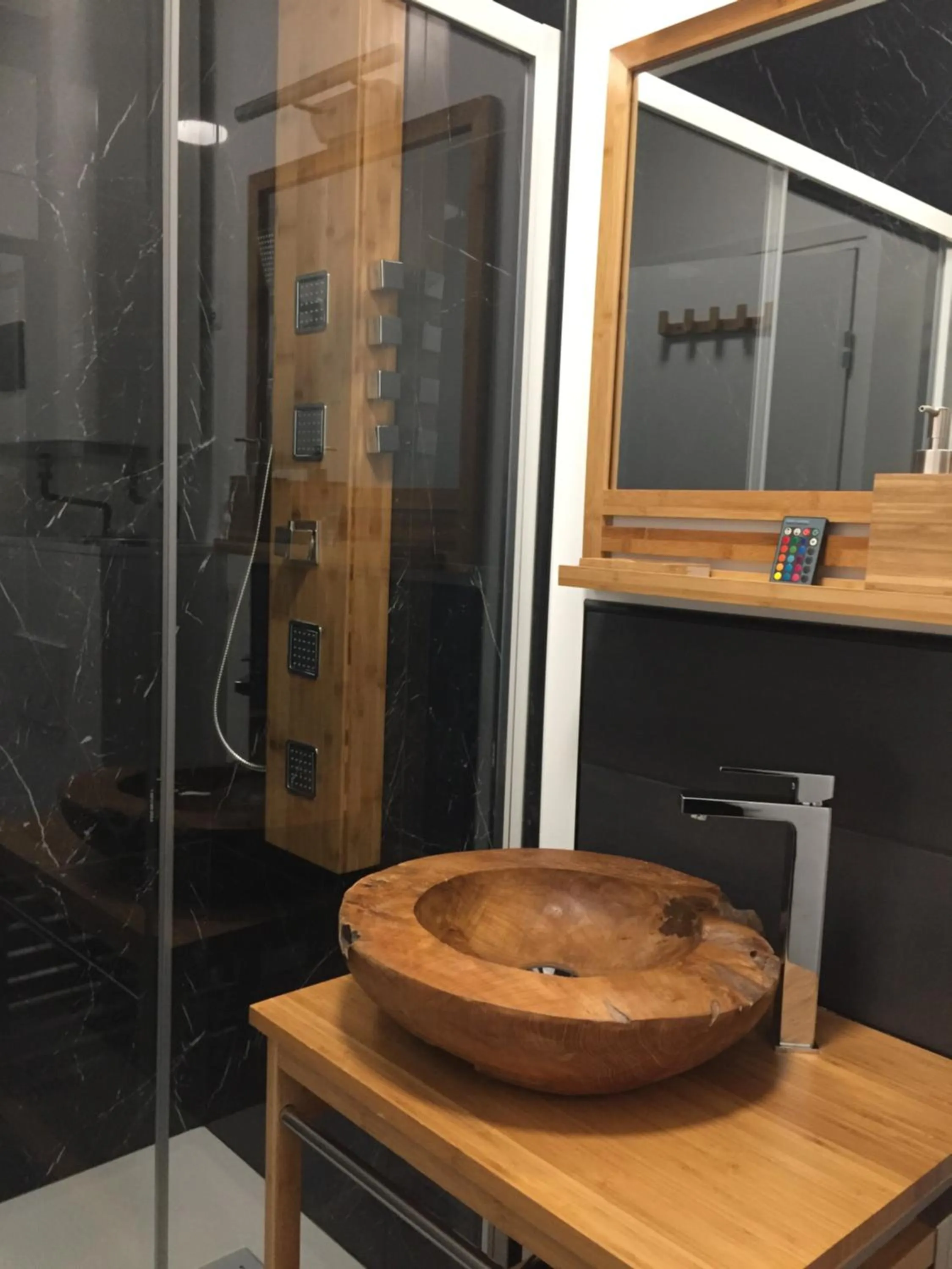 Bathroom in Appart'hôtel et chambres Lens