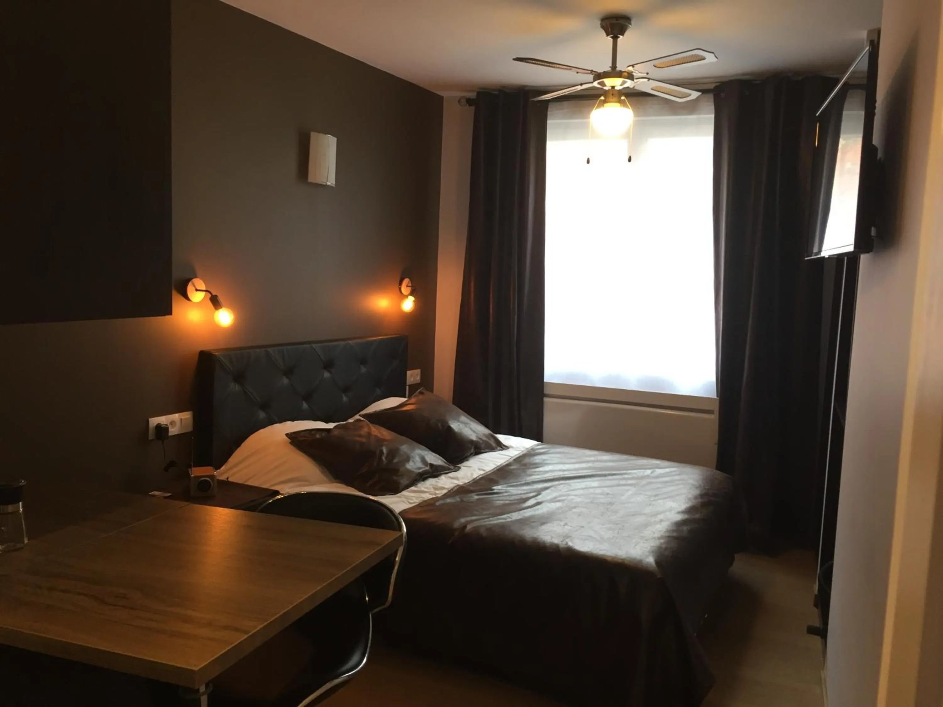 Photo of the whole room, Bed in Appart'hôtel et chambres Lens