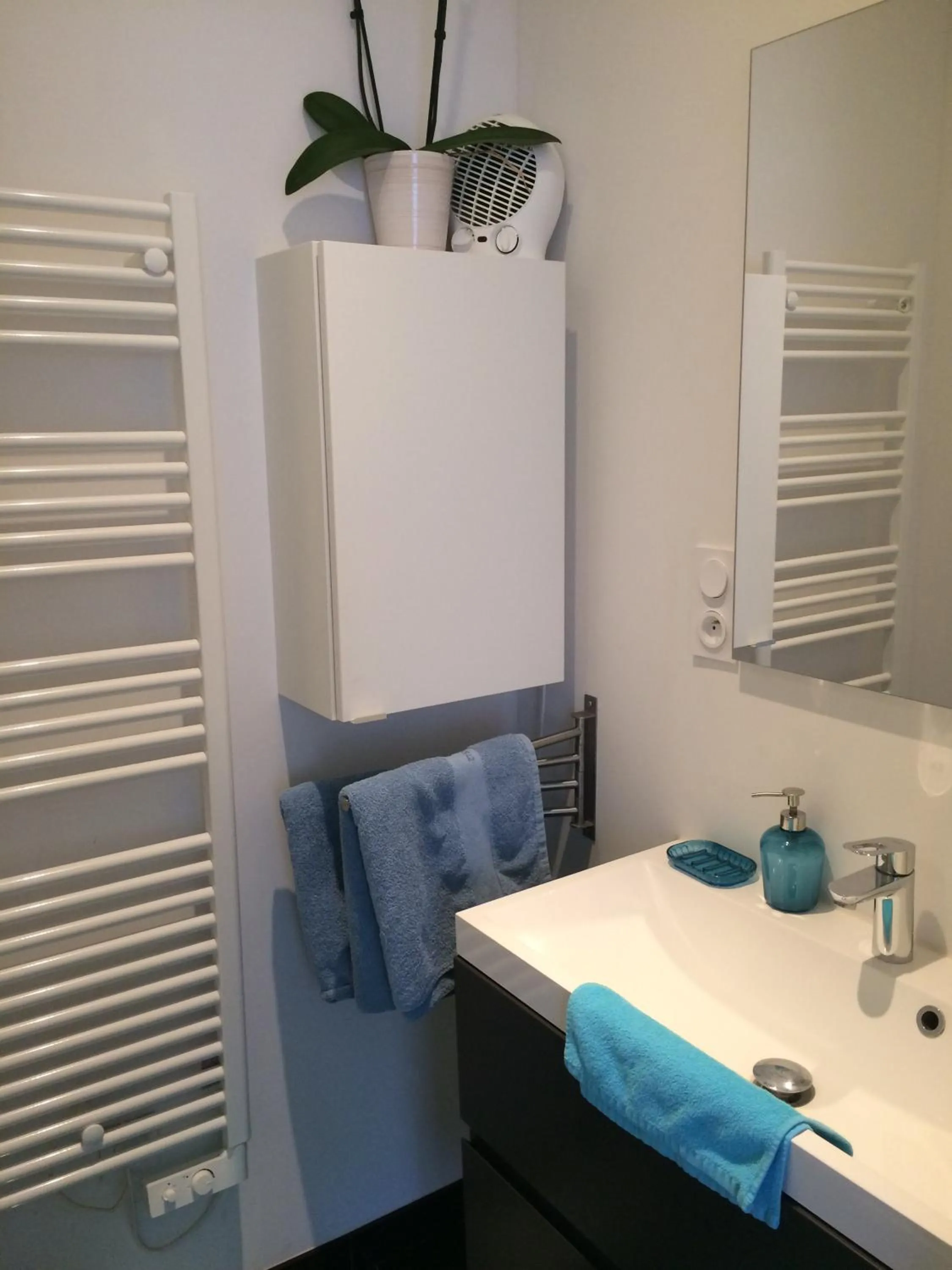 Bathroom in Appart'hôtel et chambres Lens