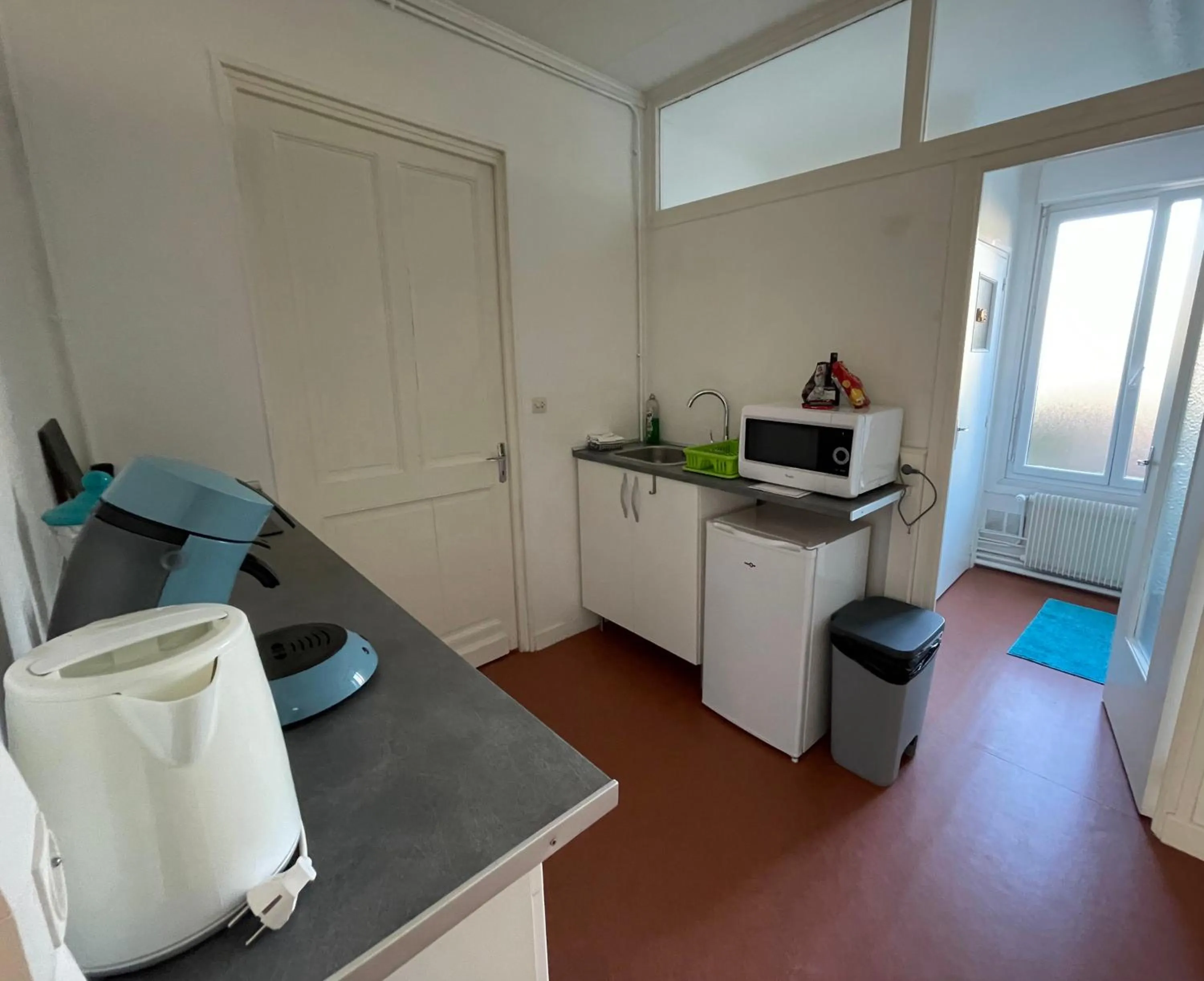 Kitchen or kitchenette in Appart'hôtel et chambres Lens