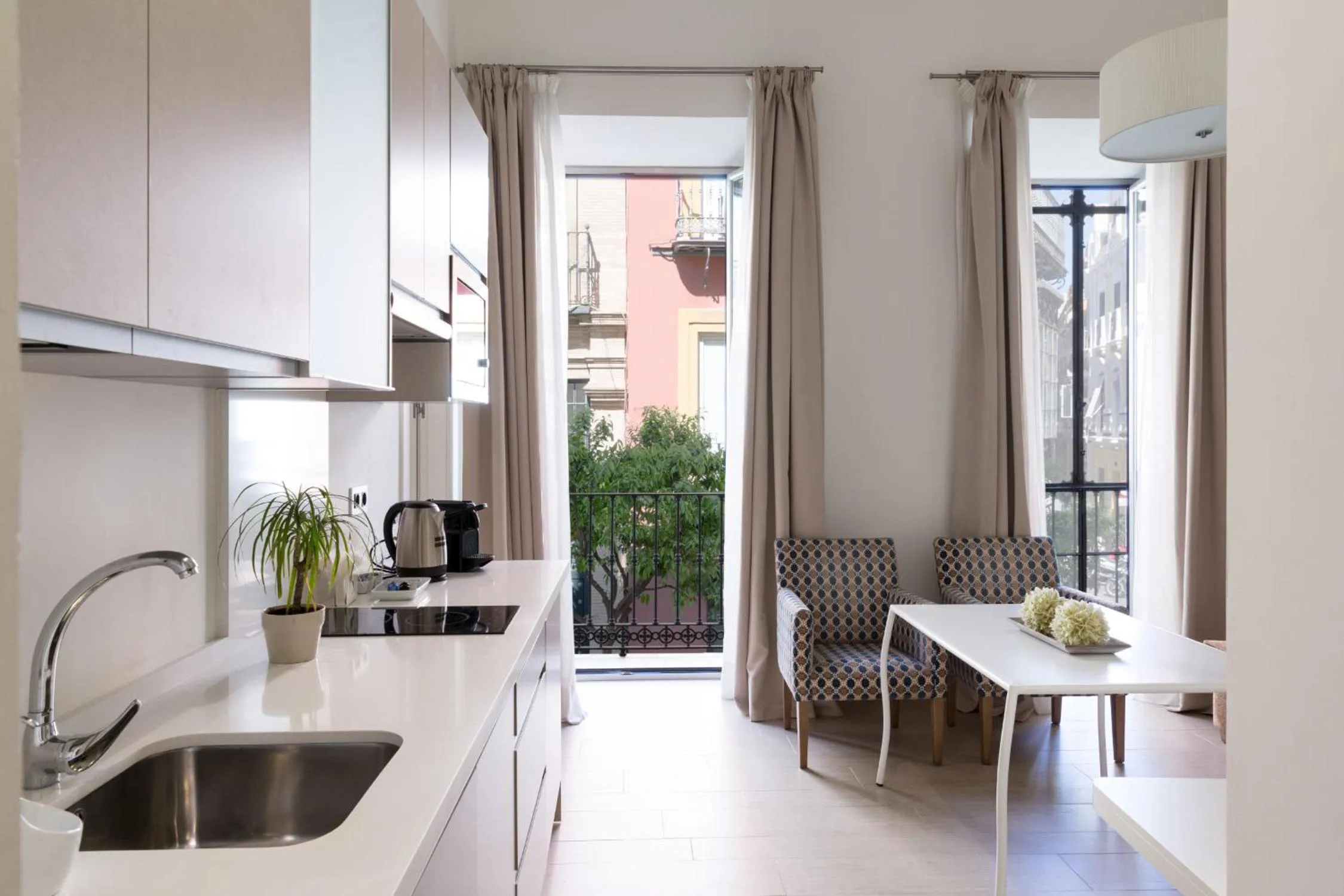 Kitchen or kitchenette in Welldone Cathedral Suites