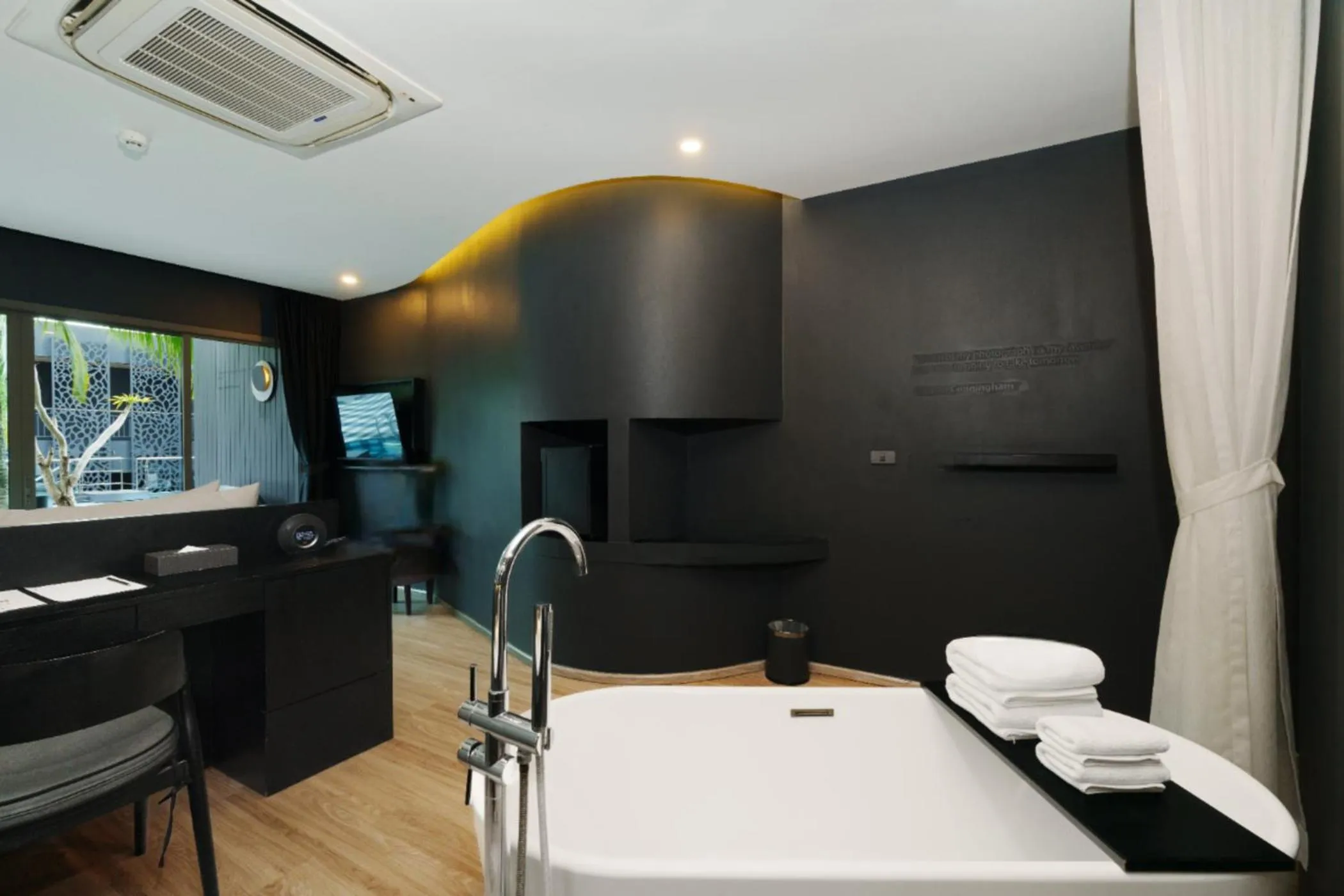 Bath in Hotel Tide Phuket Beachfront