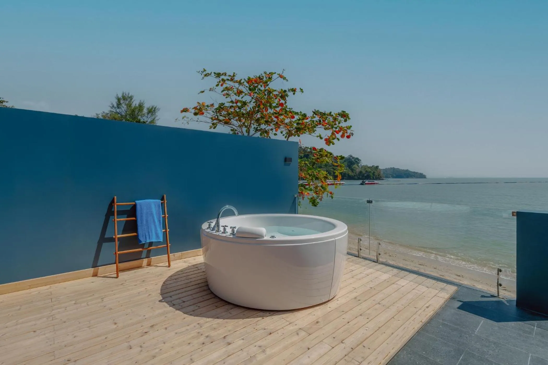 Balcony/Terrace in Hotel Tide Phuket Beachfront