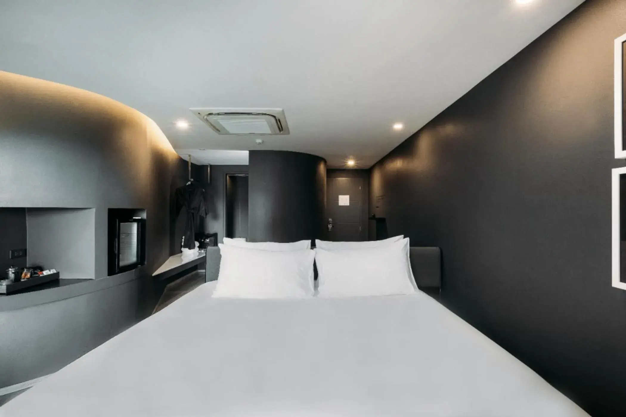 Studio Double Bed in Hotel Tide Phuket Beachfront Studio Double Bed in Hotel Tide Phuket Beachfront